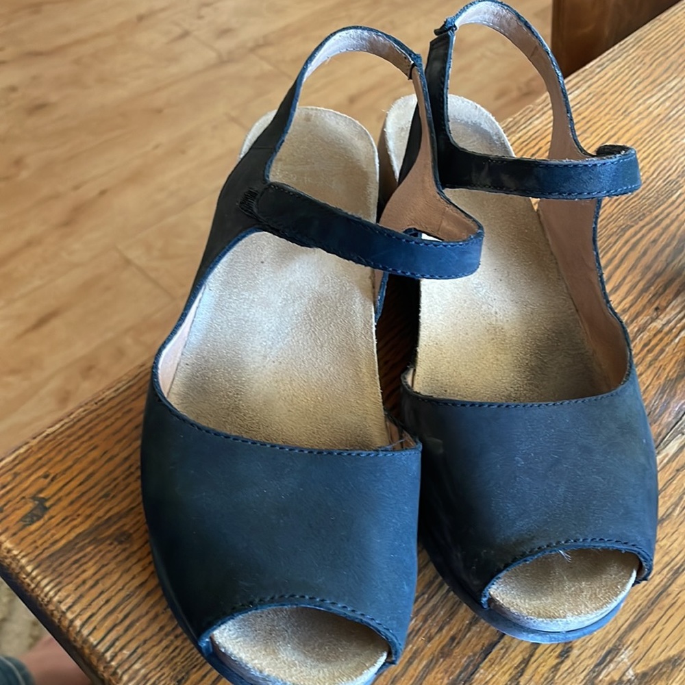 Sandals - Picture 2 of 6